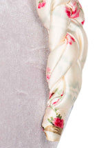Fascia per capelli intrecciata con boccioli di rosa in raso lucido crema