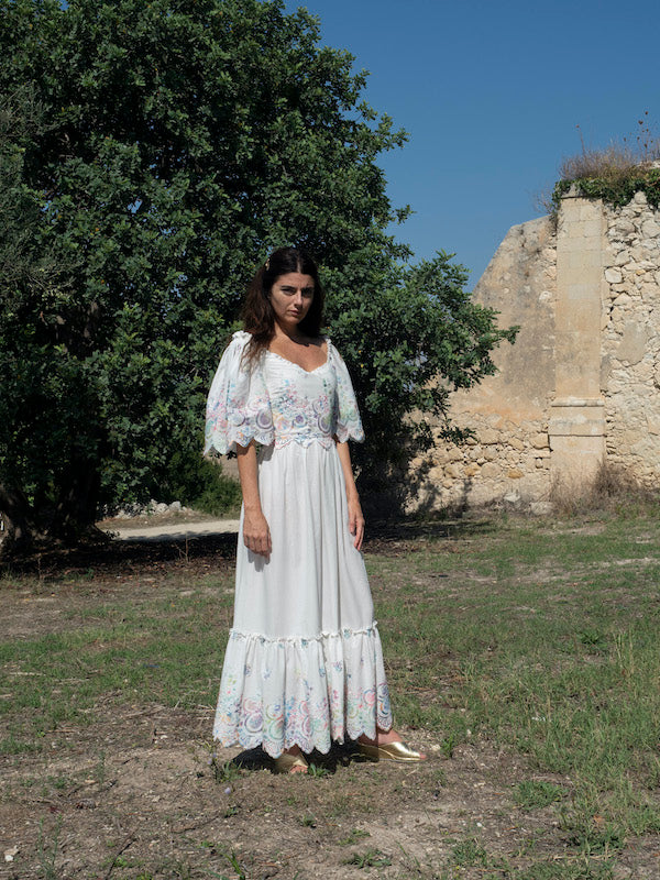 Vestito bianco in cotone ricamato