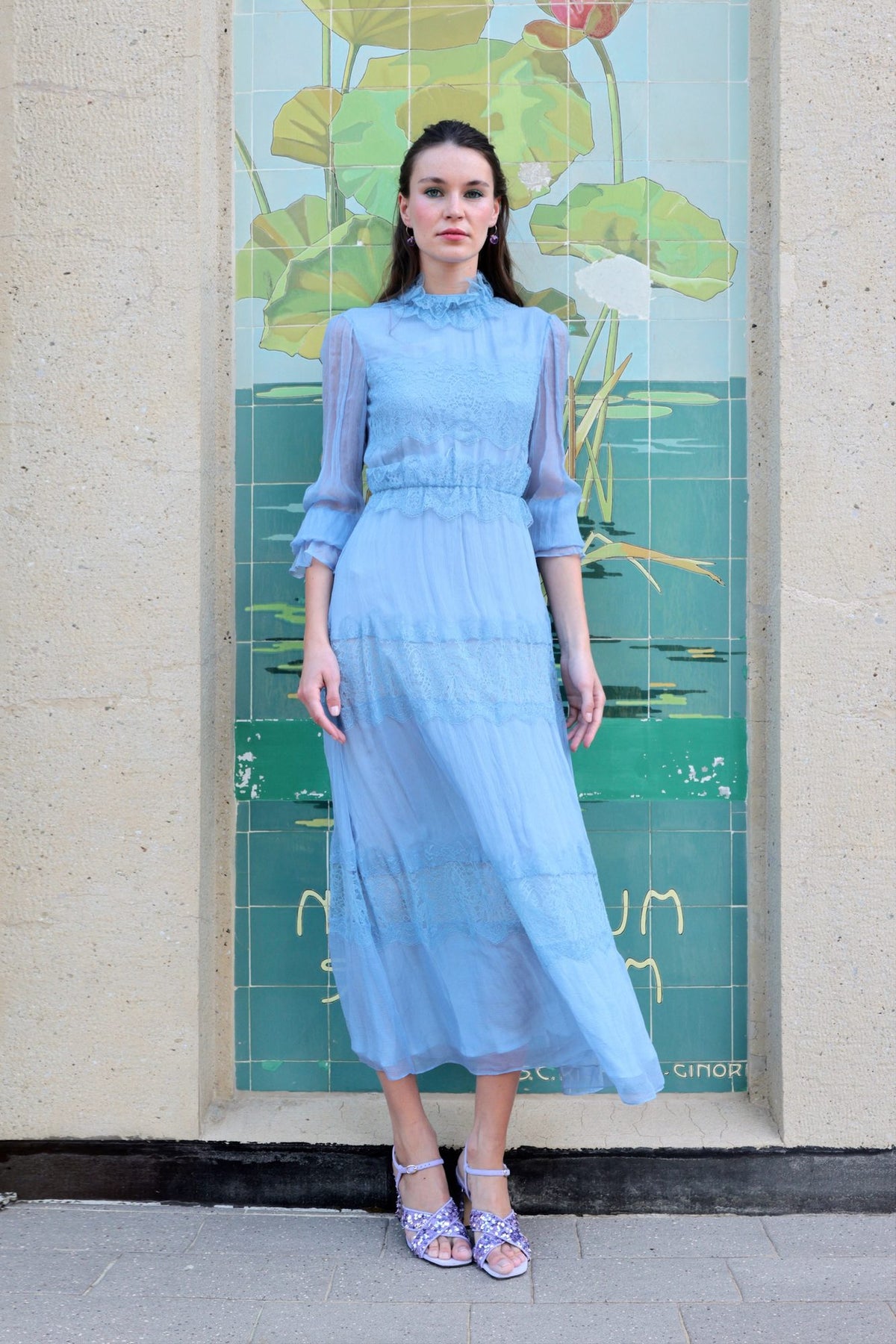 Look E11