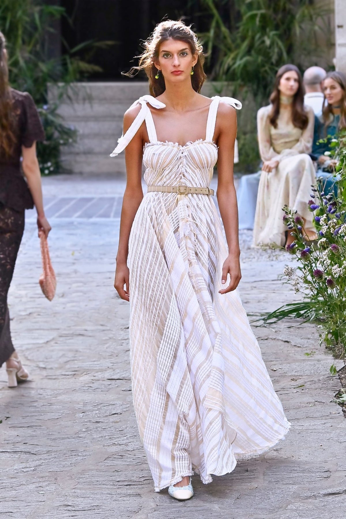 Look 16