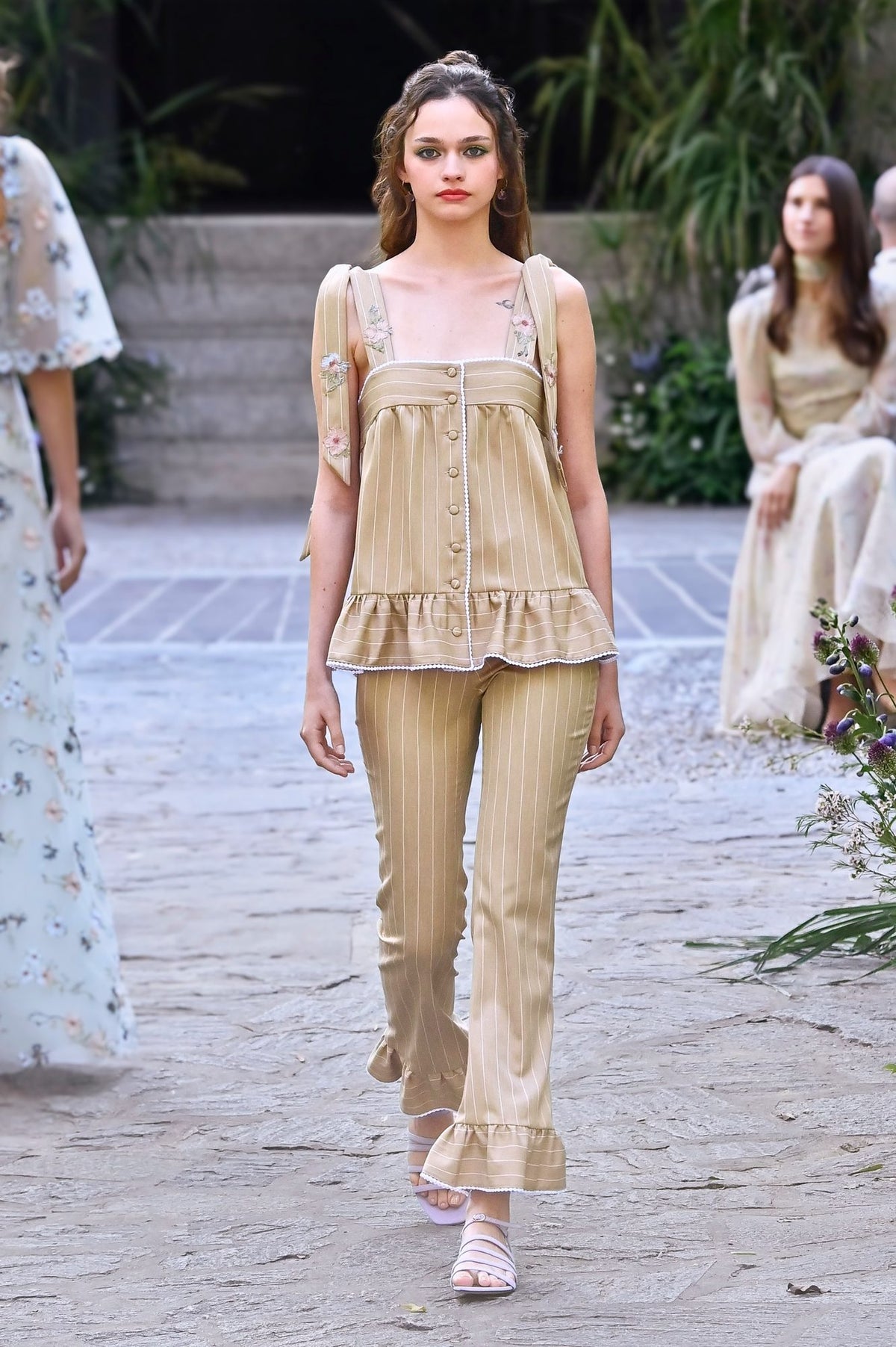 Look 19