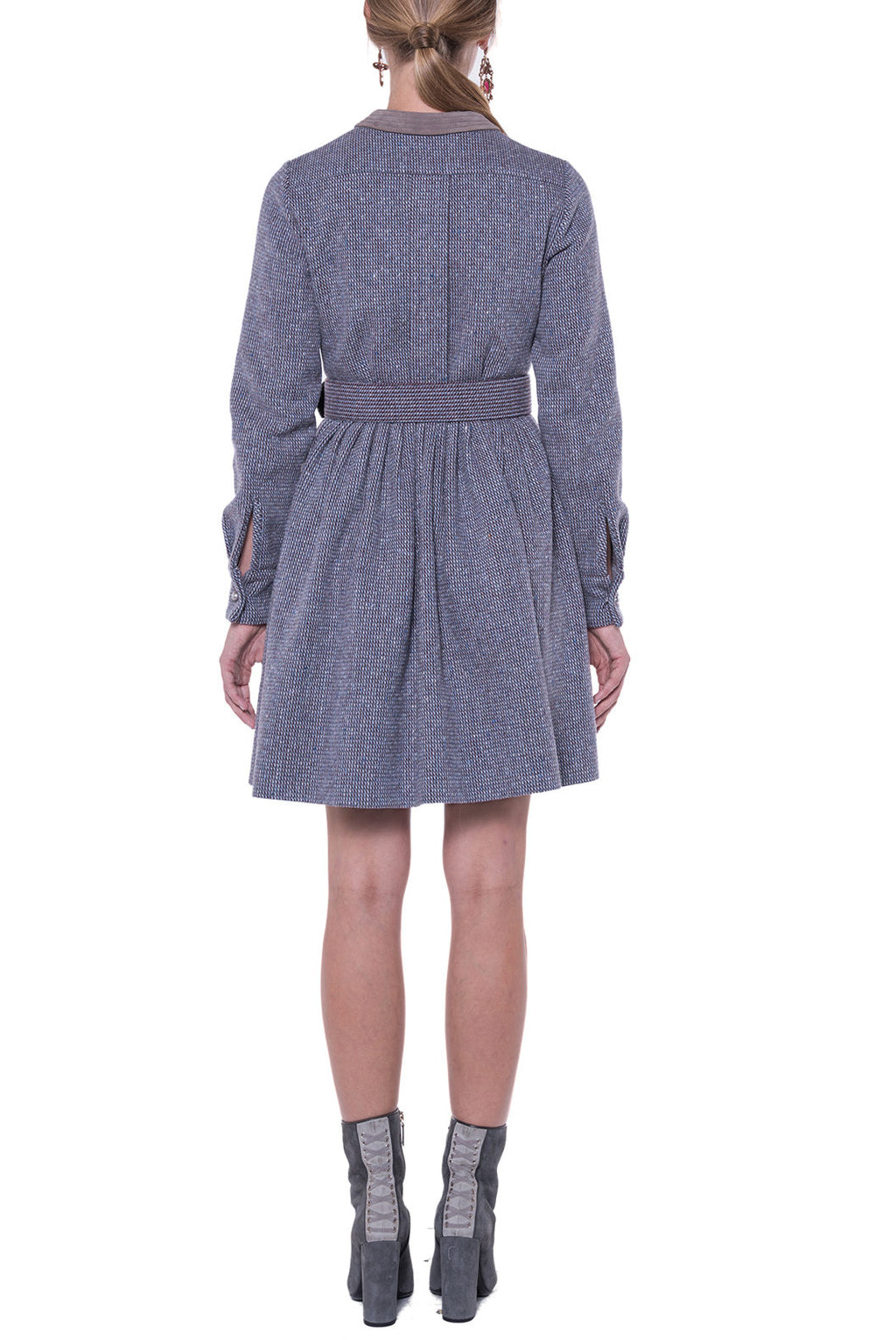 Abito in tweed a maniche lunghe con ricamo