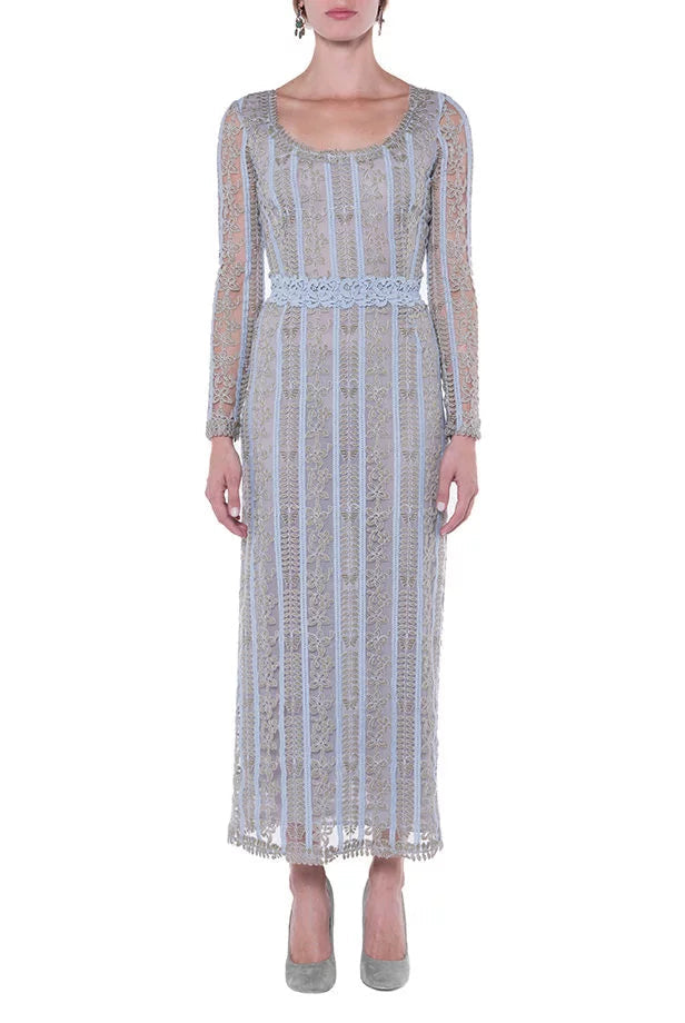 Abito ricamato in macramè