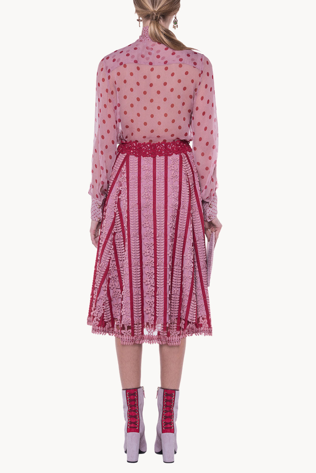 Blusa in chiffon di seta a pois con fiocco alla gola