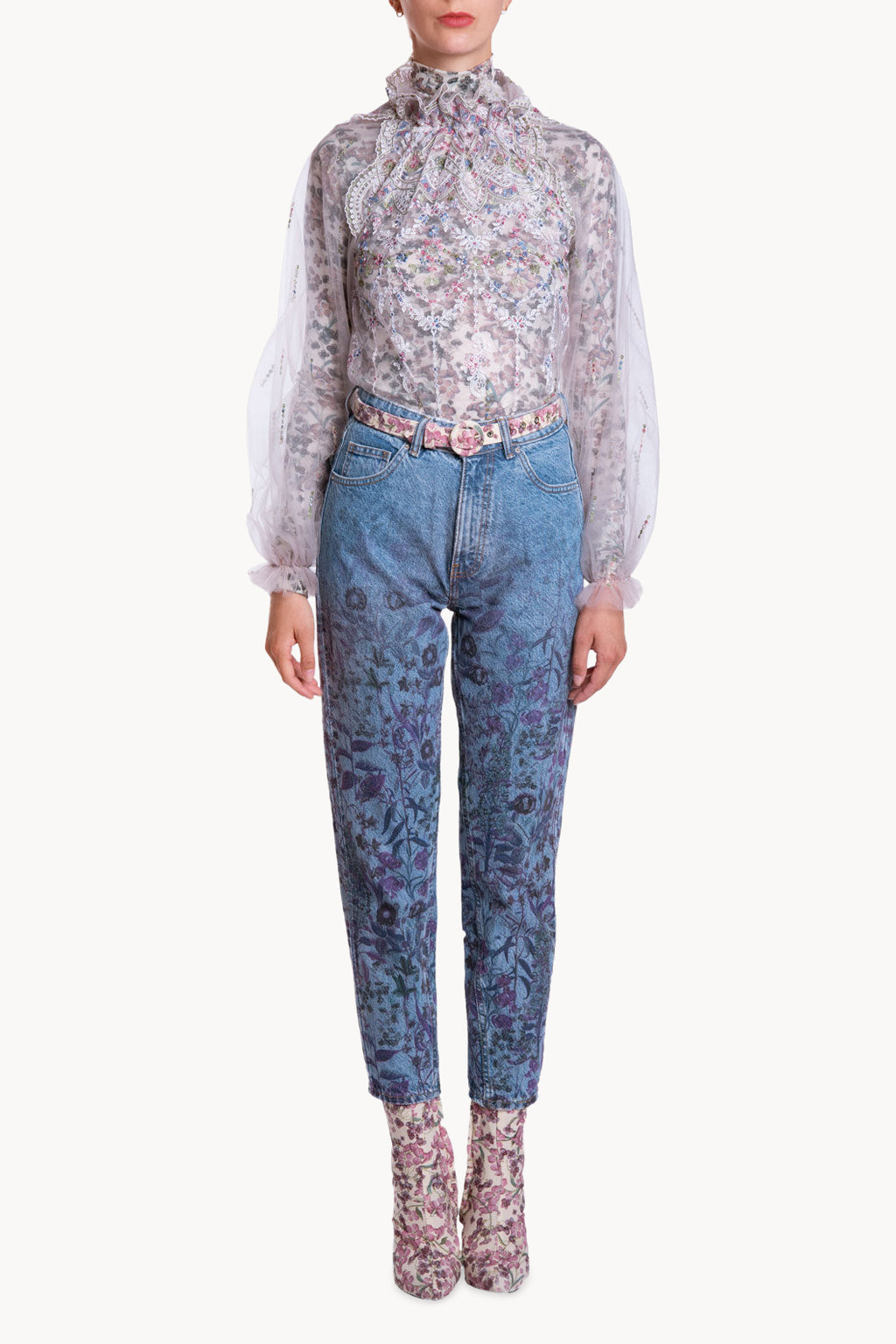 Blusa a collo alto in tulle ricamato