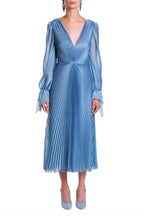 Abito midi plissettato in chiffon iridescente