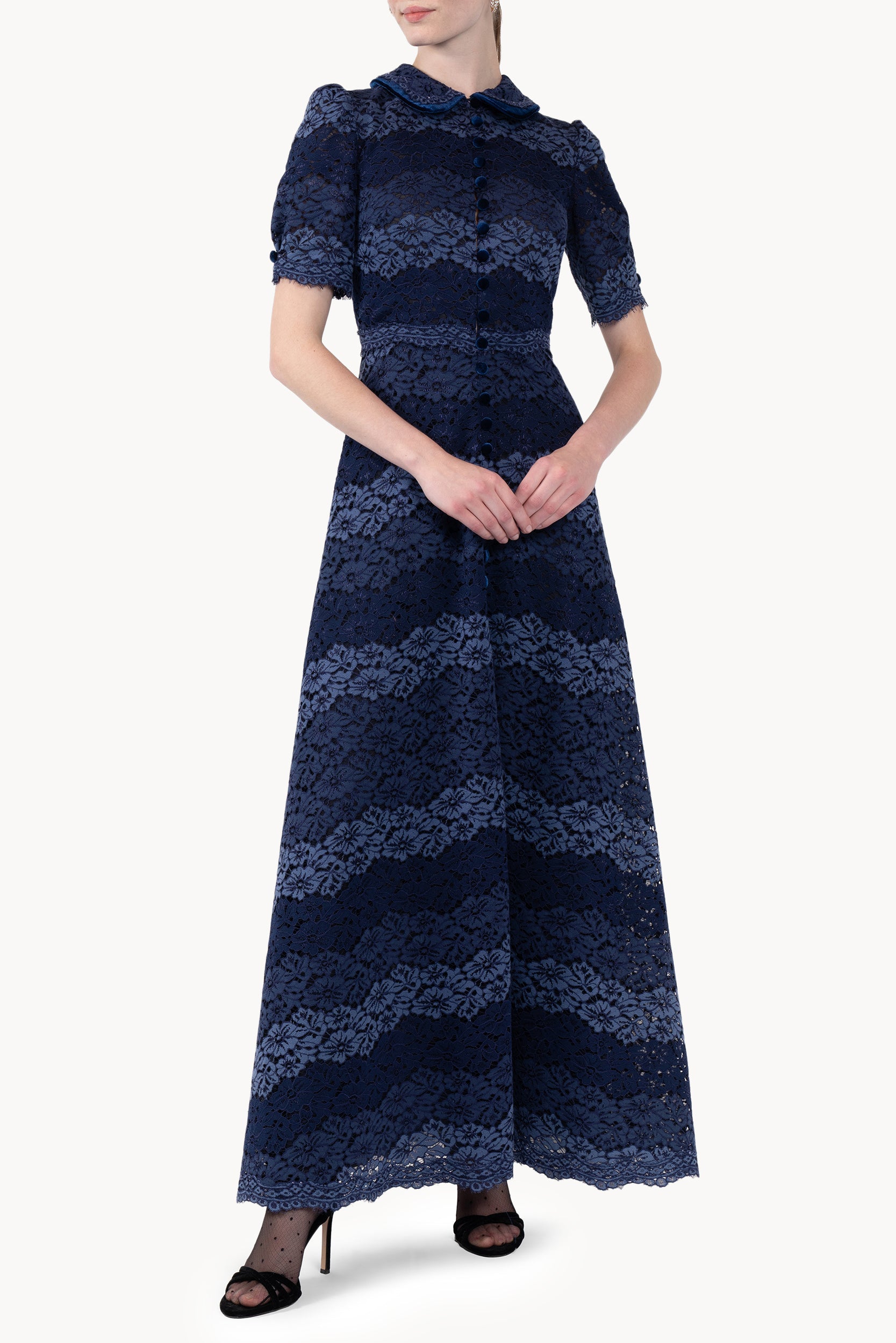Vestito a righe in pizzo con fascia
