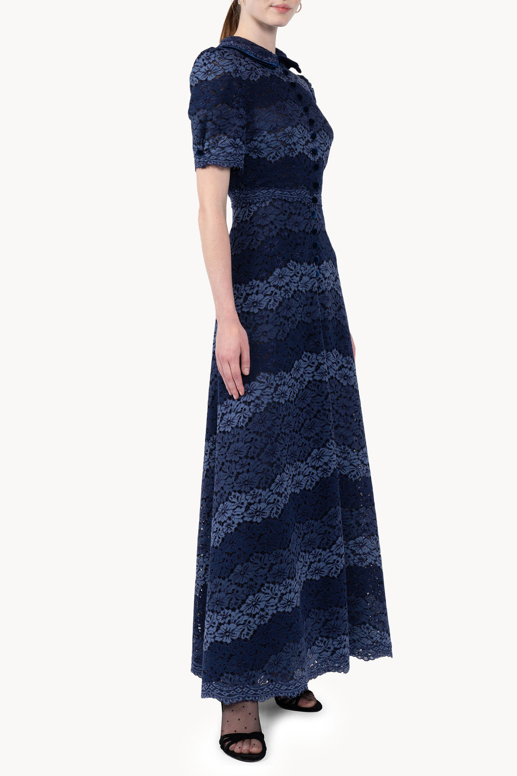 Vestito a righe in pizzo con fascia