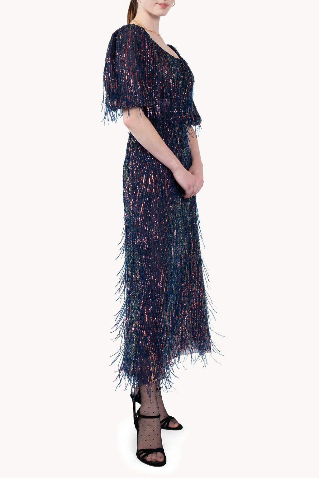 Abito con scollo a U, paillettes e frange