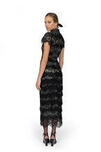 Vestito con Pizzo e Collo Alto