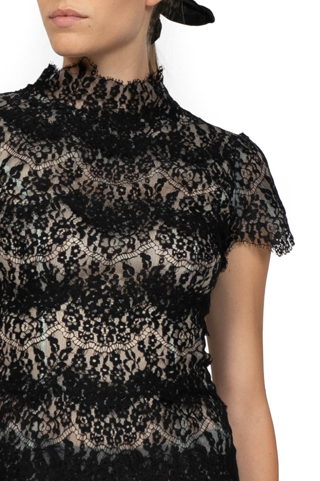 Vestito con Pizzo e Collo Alto
