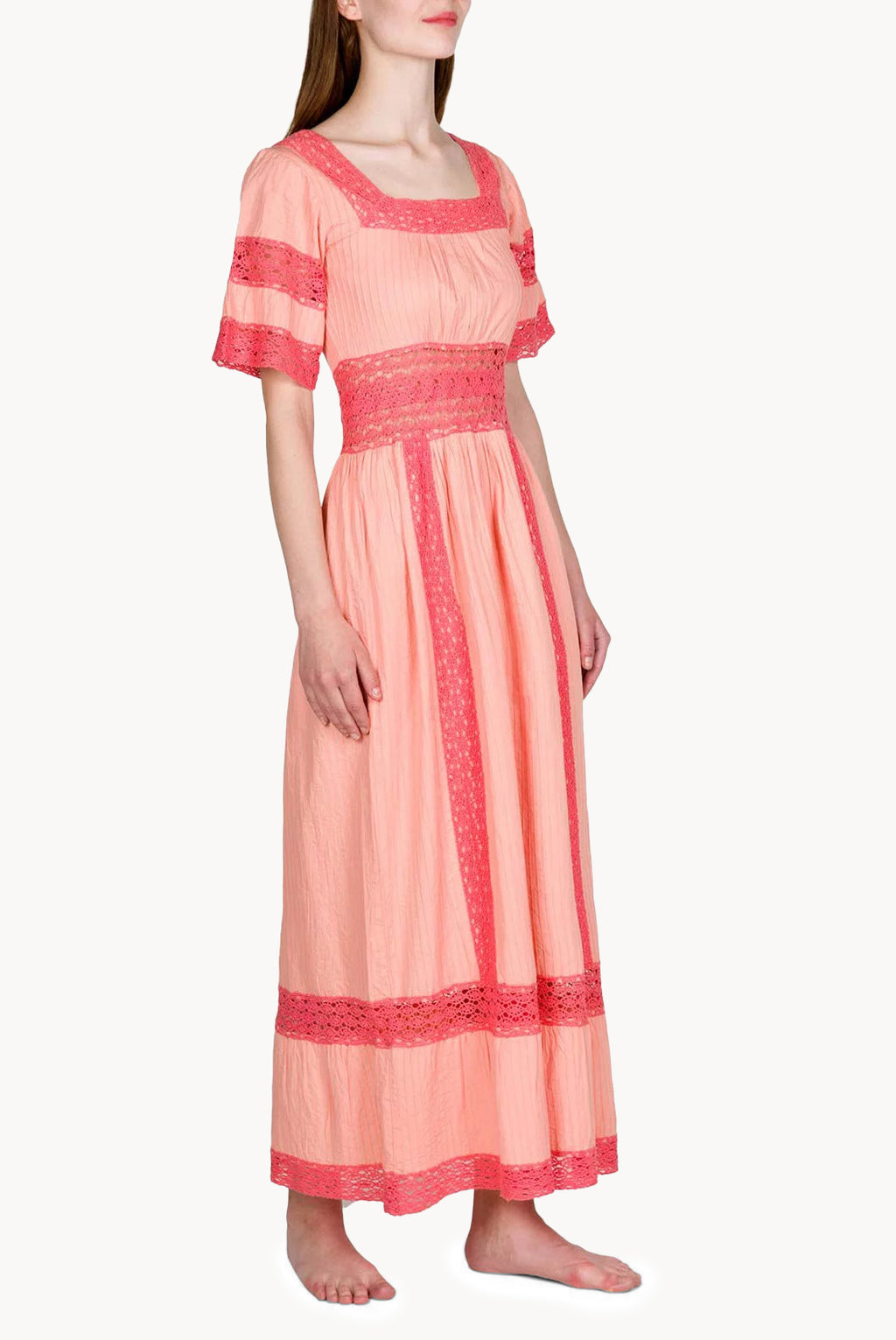 Vestito con inserti all'uncinetto