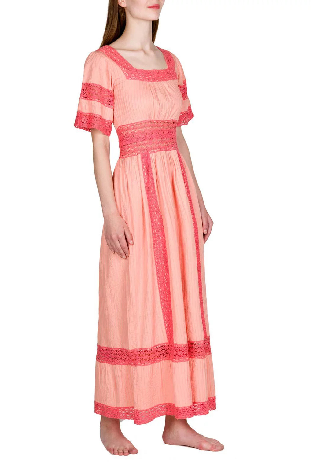 Vestito con inserti all'uncinetto