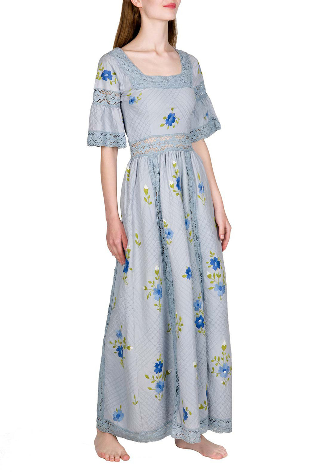 Vestito con pizzo floreale e inserti