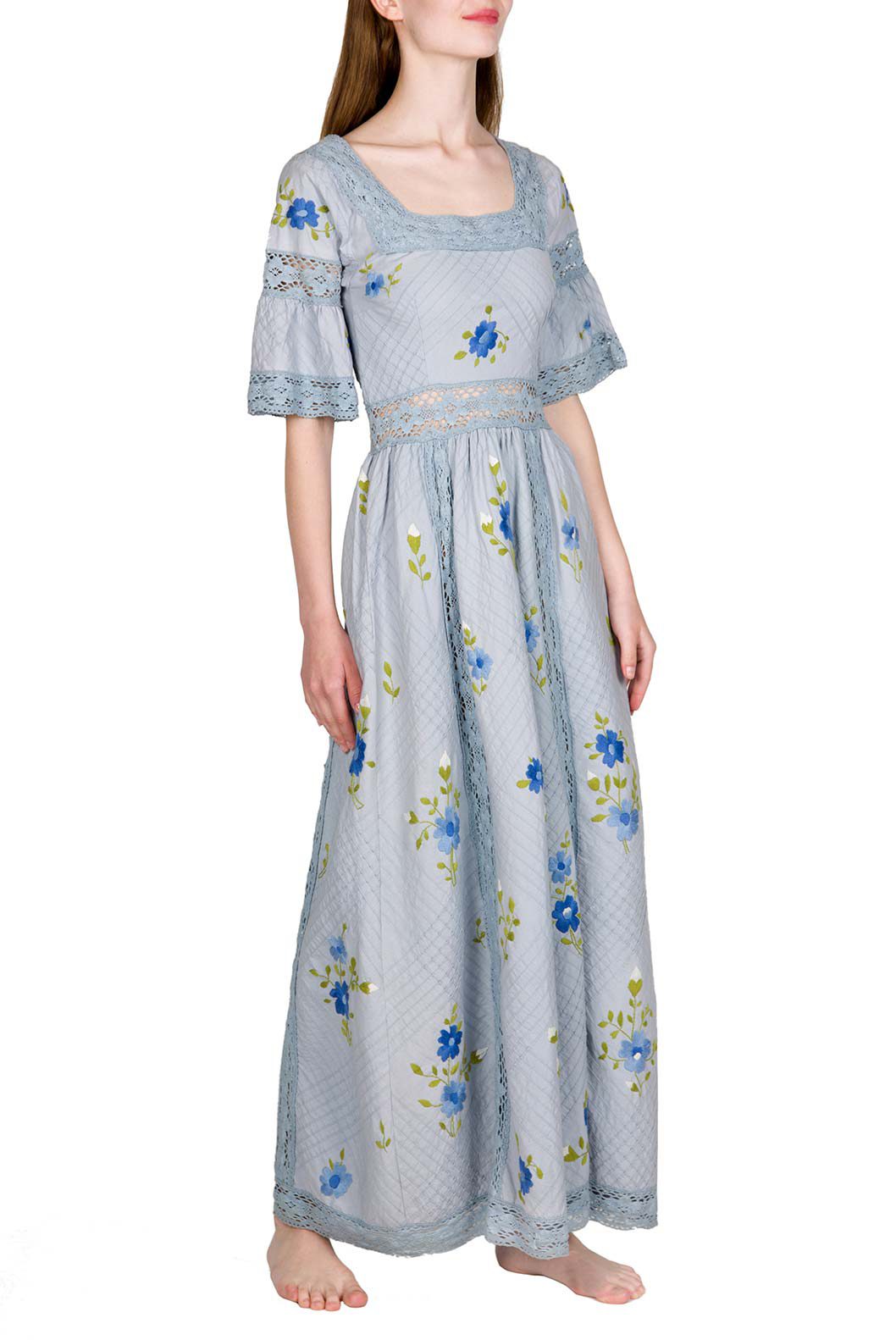 Vestito con pizzo floreale e inserti