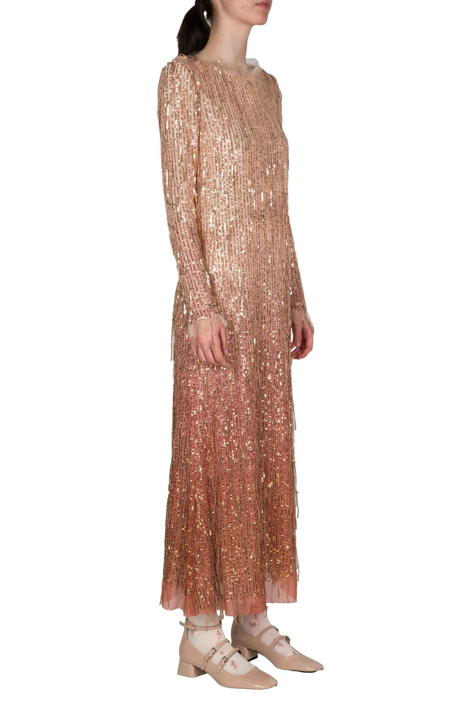 Abito degradé di paillettes con frange