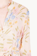 Abito con Cintura in Georgette Stampata in macro Blooming Mirage