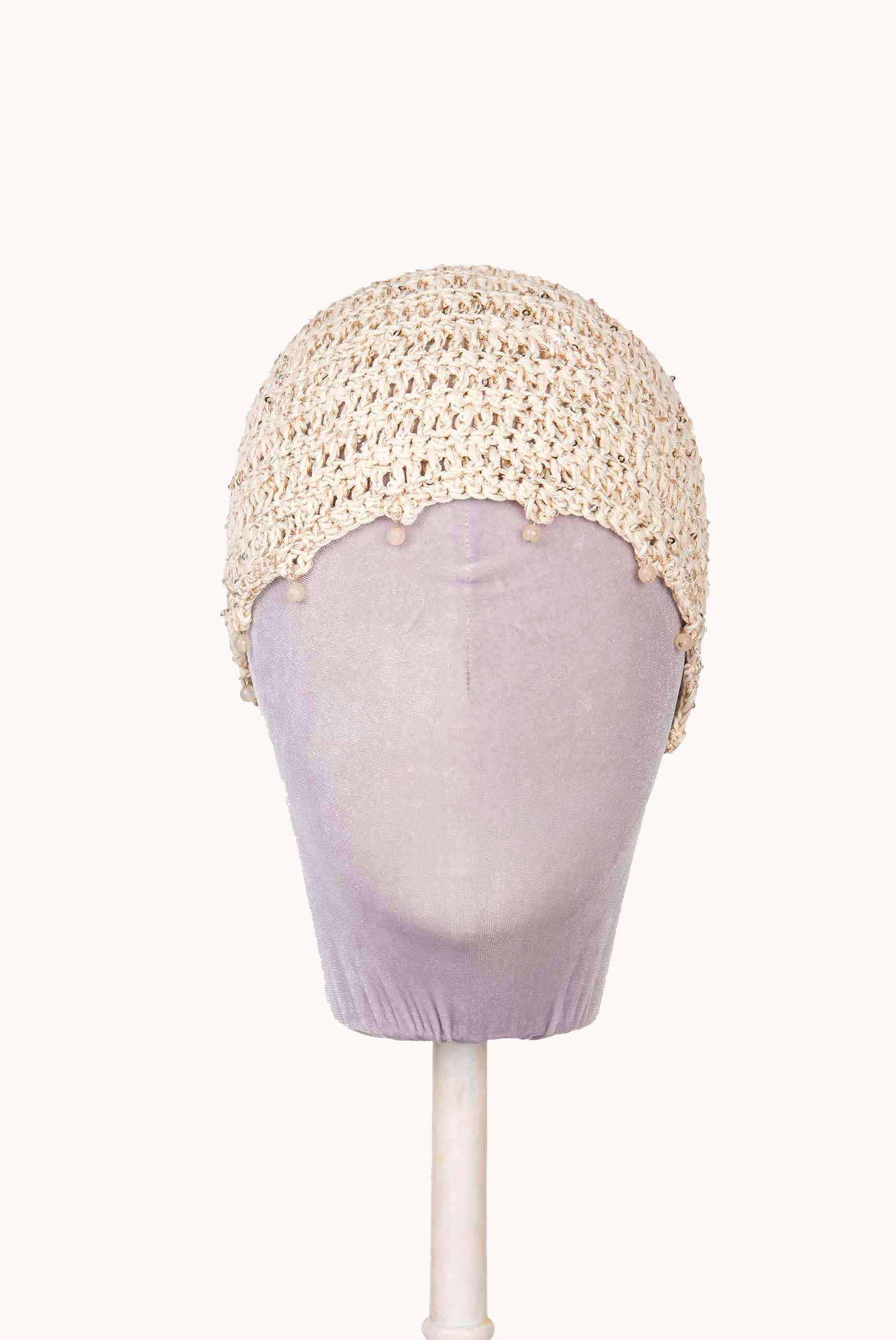 Cappello Beige all’Uncinetto con Perline
