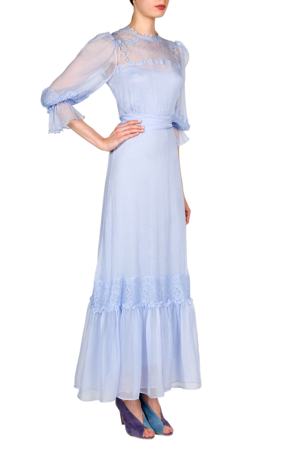 Vestito in chiffon con applicazioni in pizzo