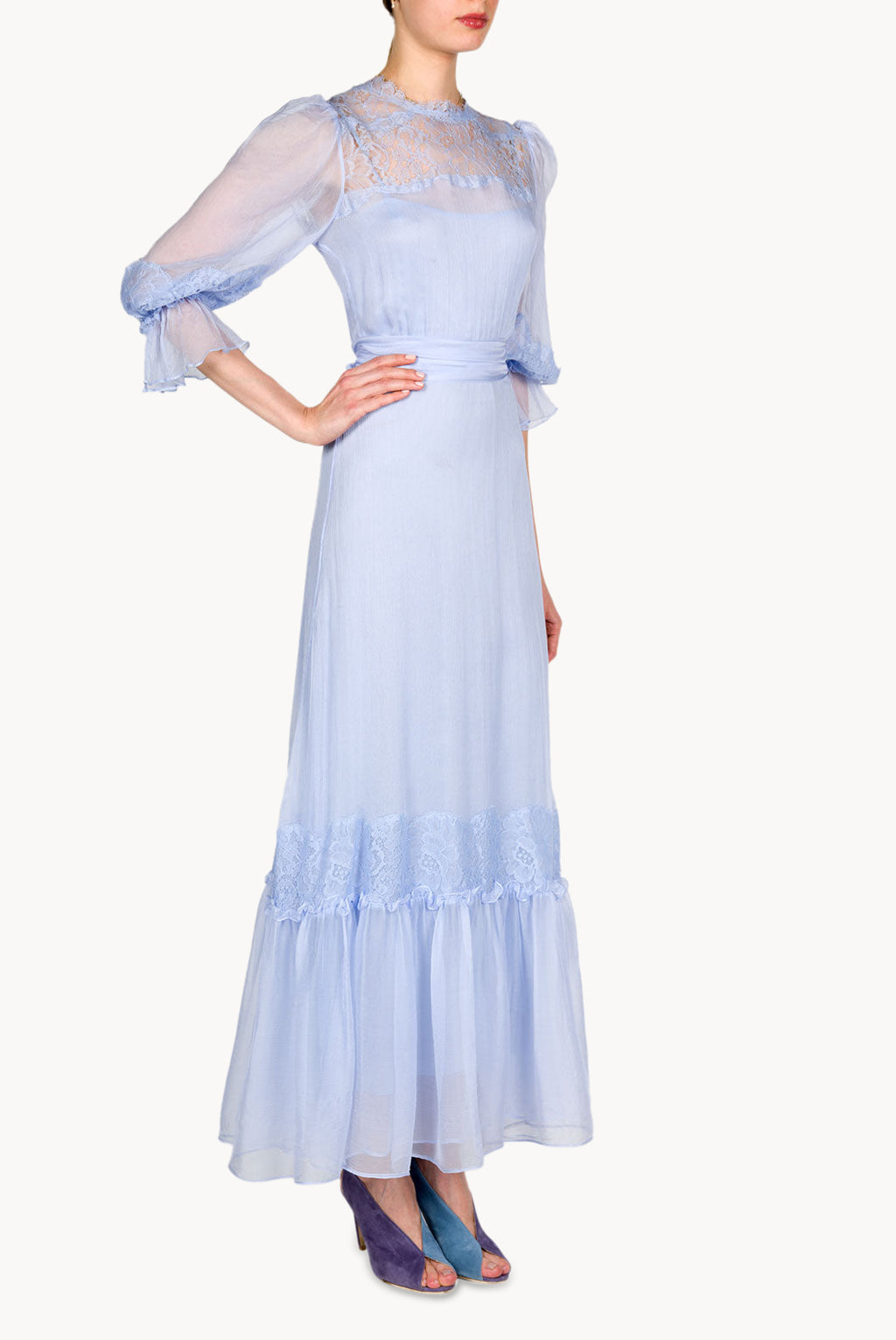 Vestito in chiffon con applicazioni in pizzo
