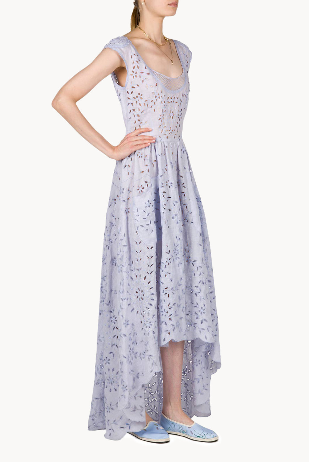 Vestito midi asimmetrico in cotone con ricami e occhielli