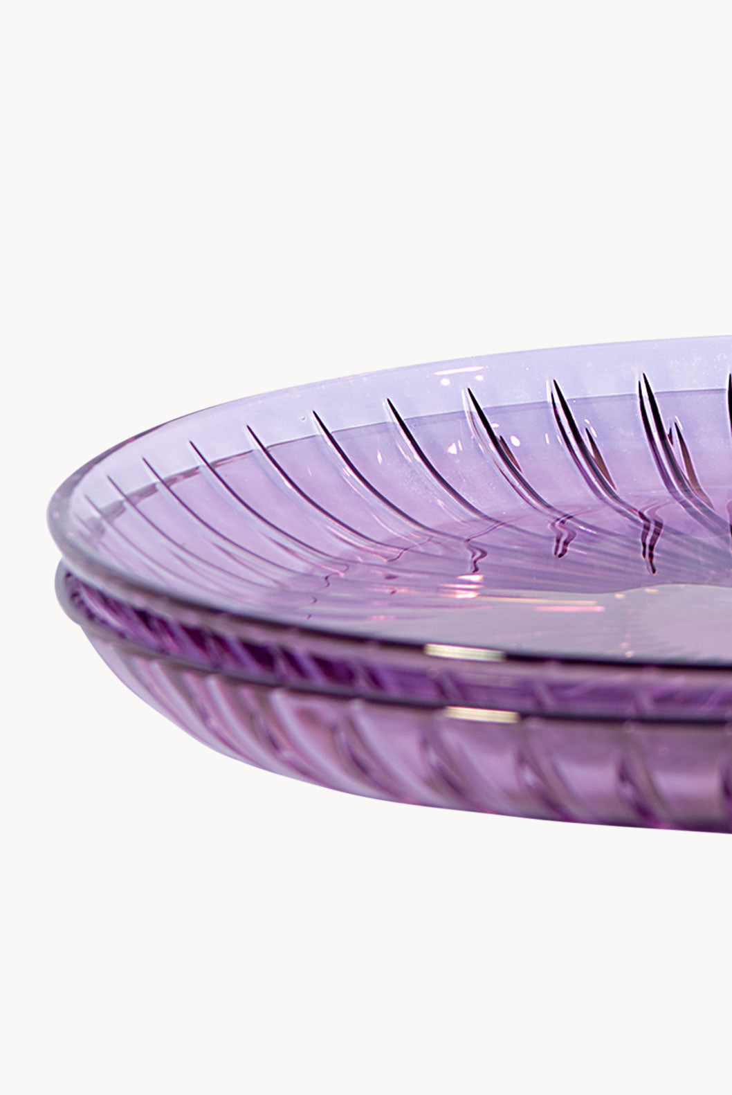 Set di due piatti per frutta in vetro viola