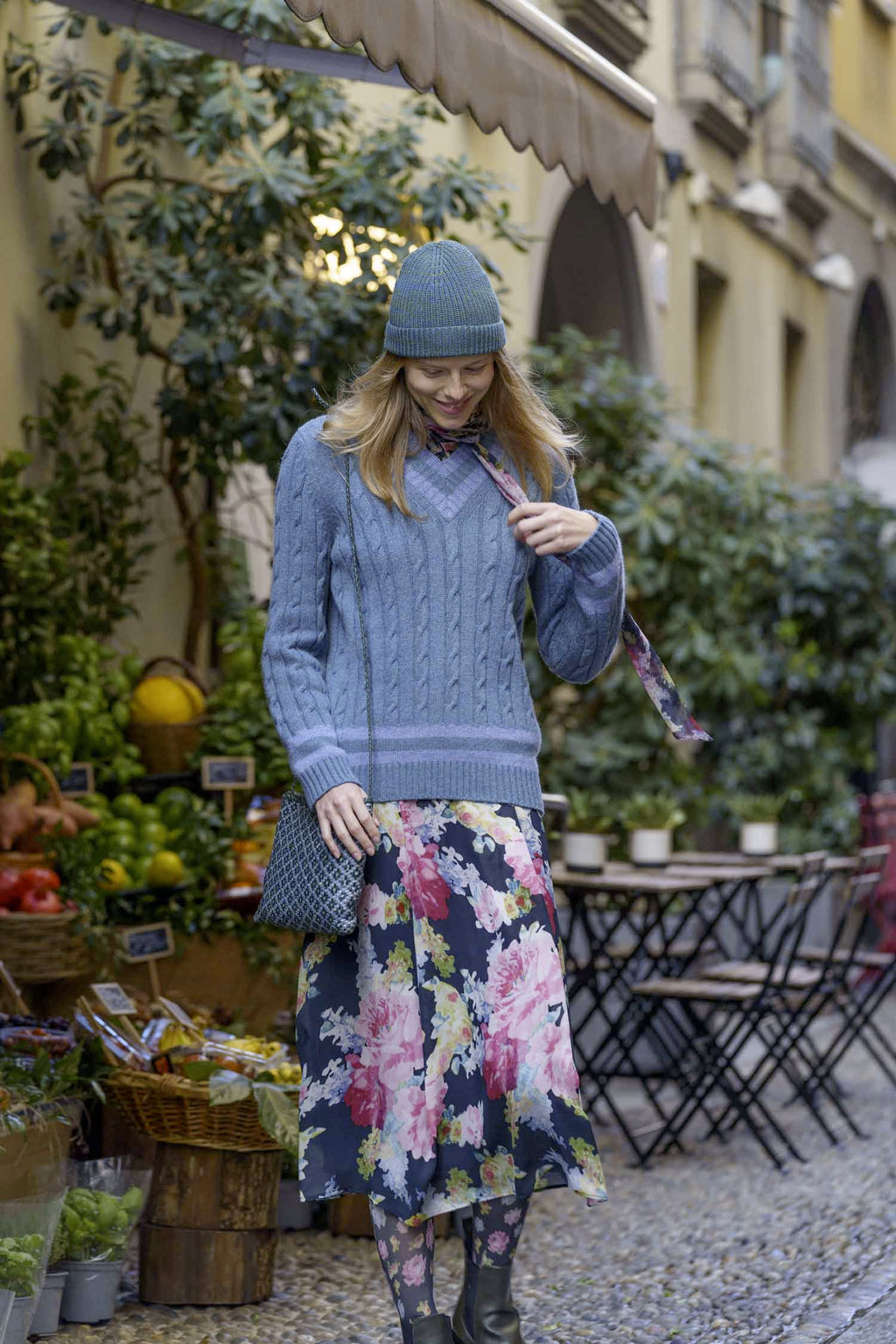 Maglione scollo a V in cashmere petrolio con trecce